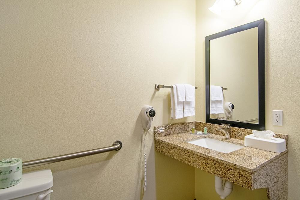Cobblestone Inn & Suites - Vinton photo 8