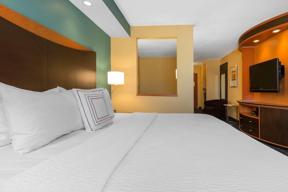 AmericInn by Wyndham St. Cloud MN Shopping Area photo 5