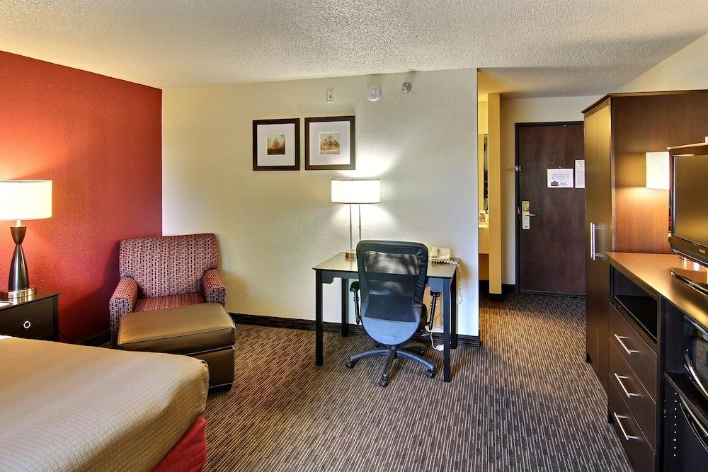 Blossom Hotel & Suites Traverse City photo 34