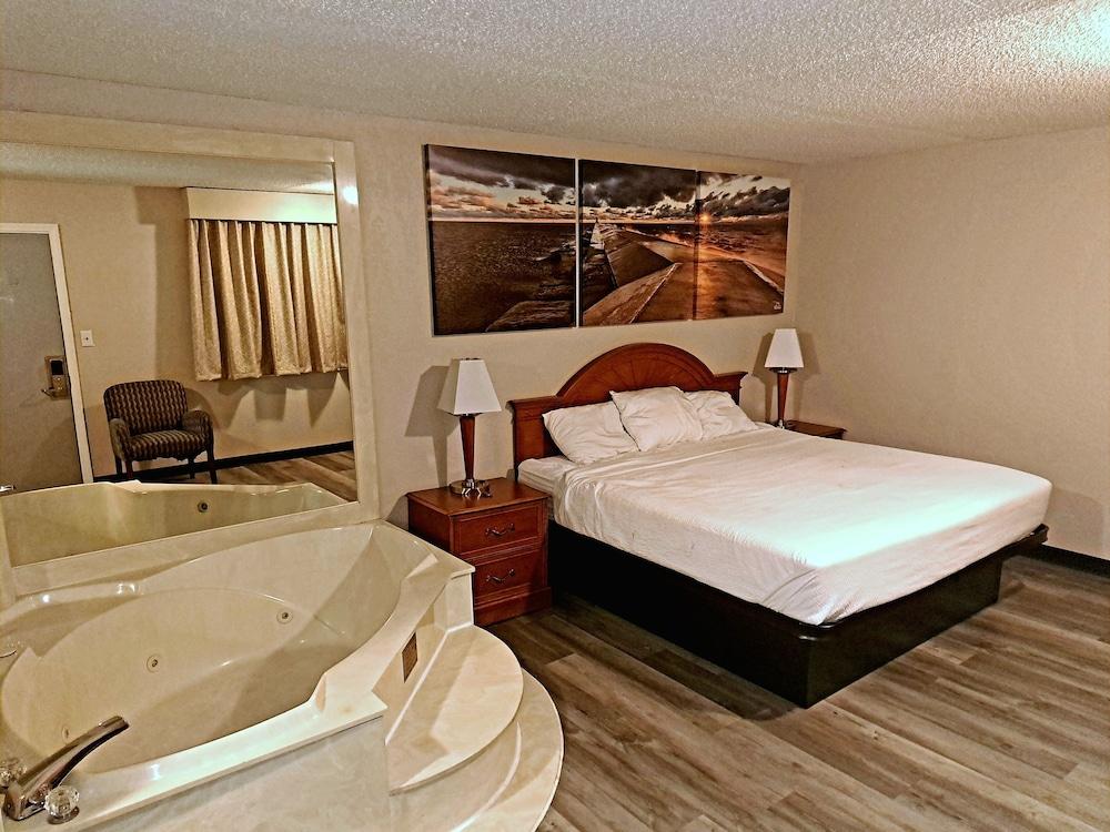 Days Inn & Suites by Wyndham Port Huron photo 9