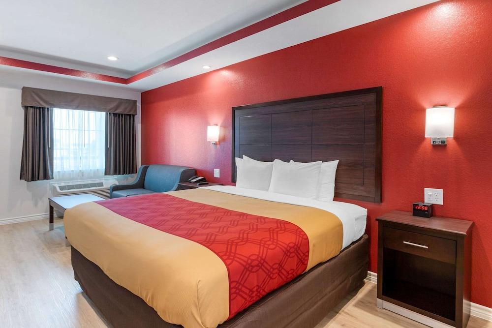 Econo Lodge Houston Northwest - Cypress photo 14