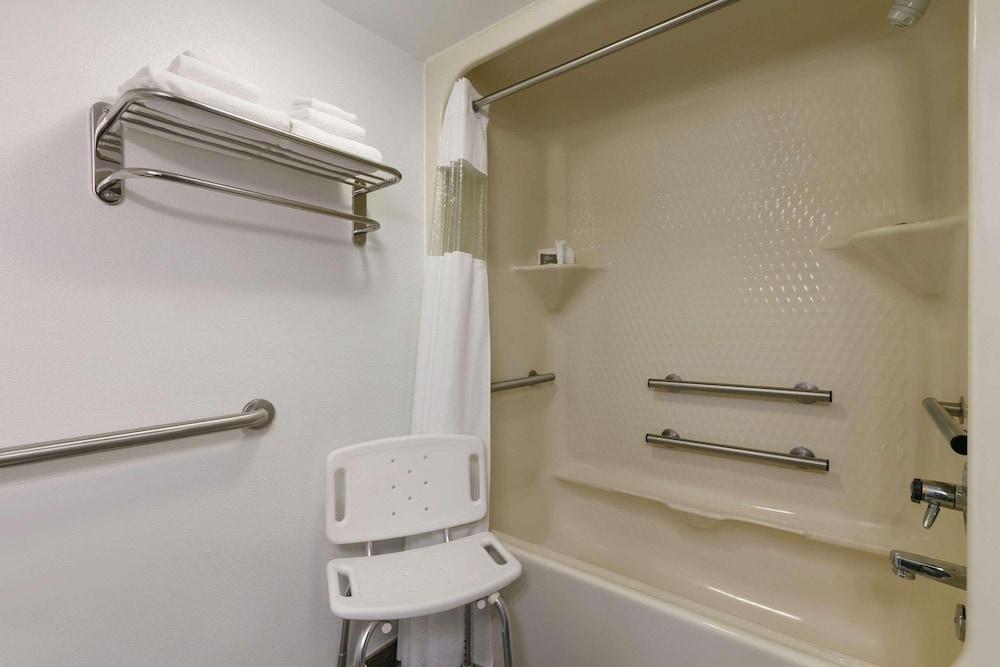 Country Inn & Suites by Radisson, Roanoke Rapids, NC photo 19