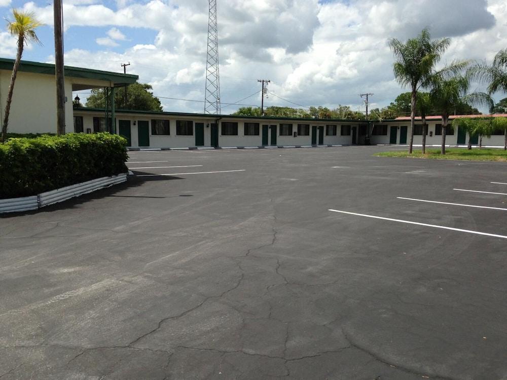 Economy Inn photo 8