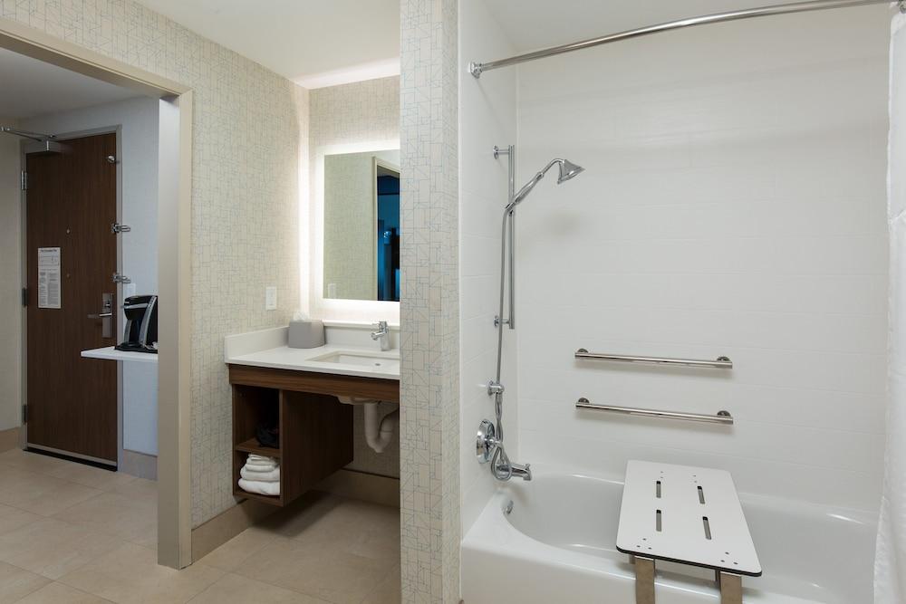 Holiday Inn Express Visalia Sequoia Gateway Area by IHG photo 20