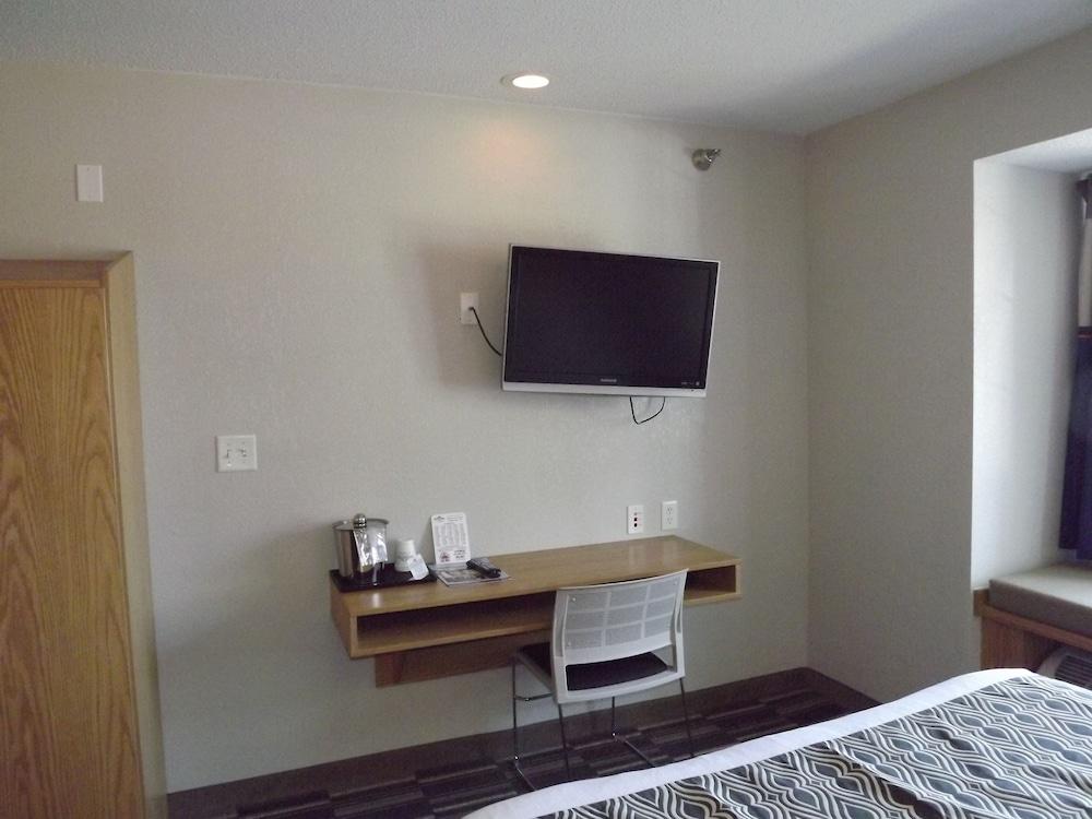 Microtel Inn & Suites by Wyndham Ames photo 21