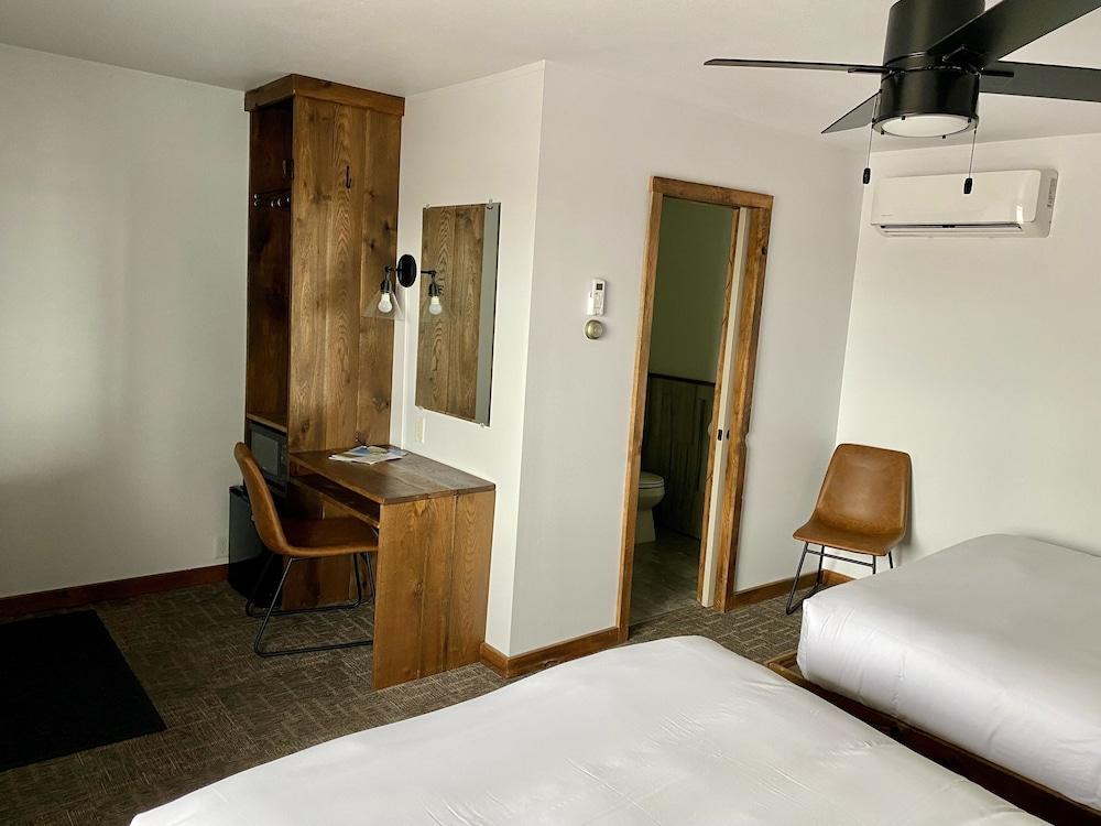 Aqua Aire Inn & Suites photo 6