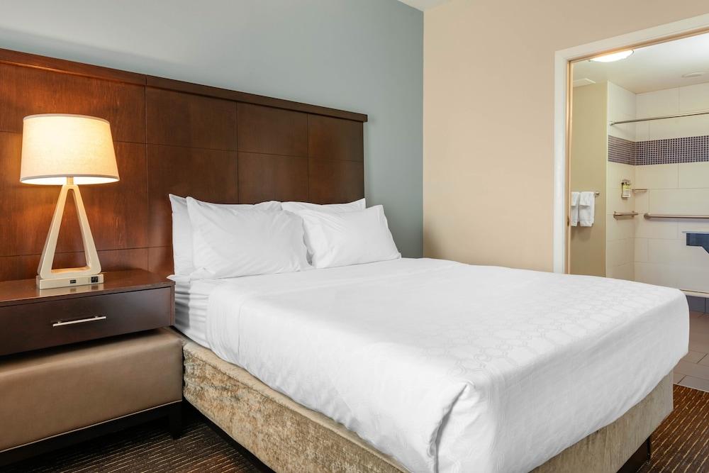 Staybridge Suites St. Petersburg Downtown by IHG photo 27