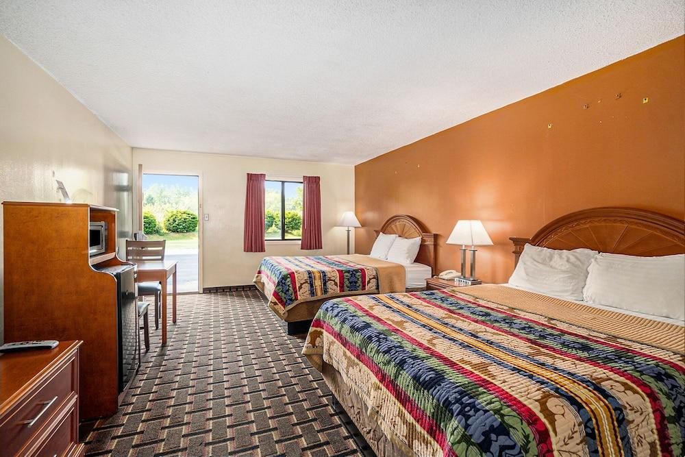 Great Lakes Inn and Suites photo 5