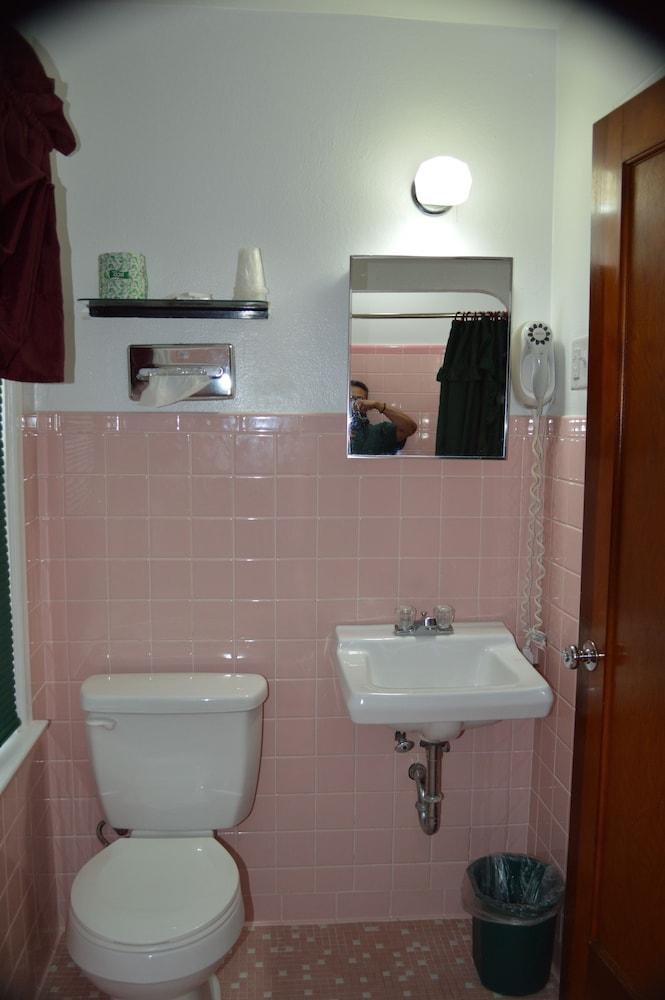 Great Lakes Motel photo 16