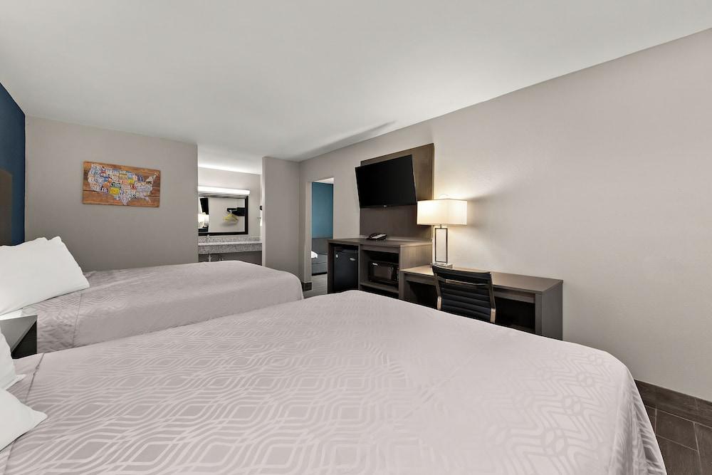 Econo Lodge Inn & Suites Laredo - Nuevo Laredo photo 8