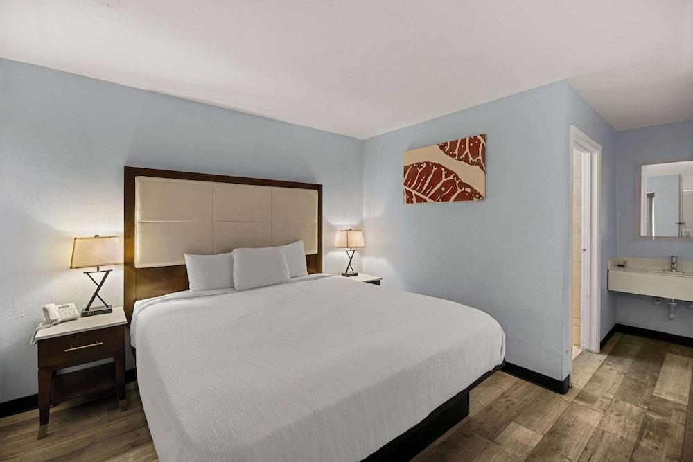 Rodeway Inn Midland South photo 14