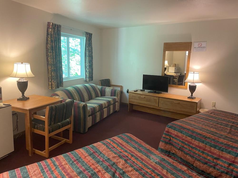 Lakeside Motel photo 42
