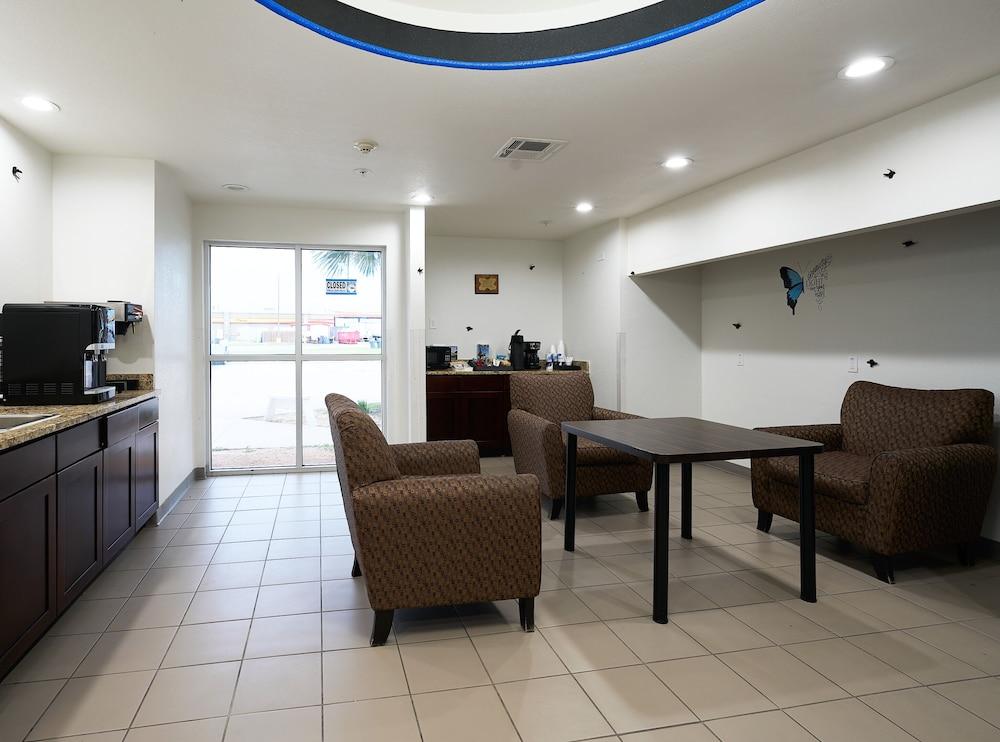 Emblaze Hotel photo 8