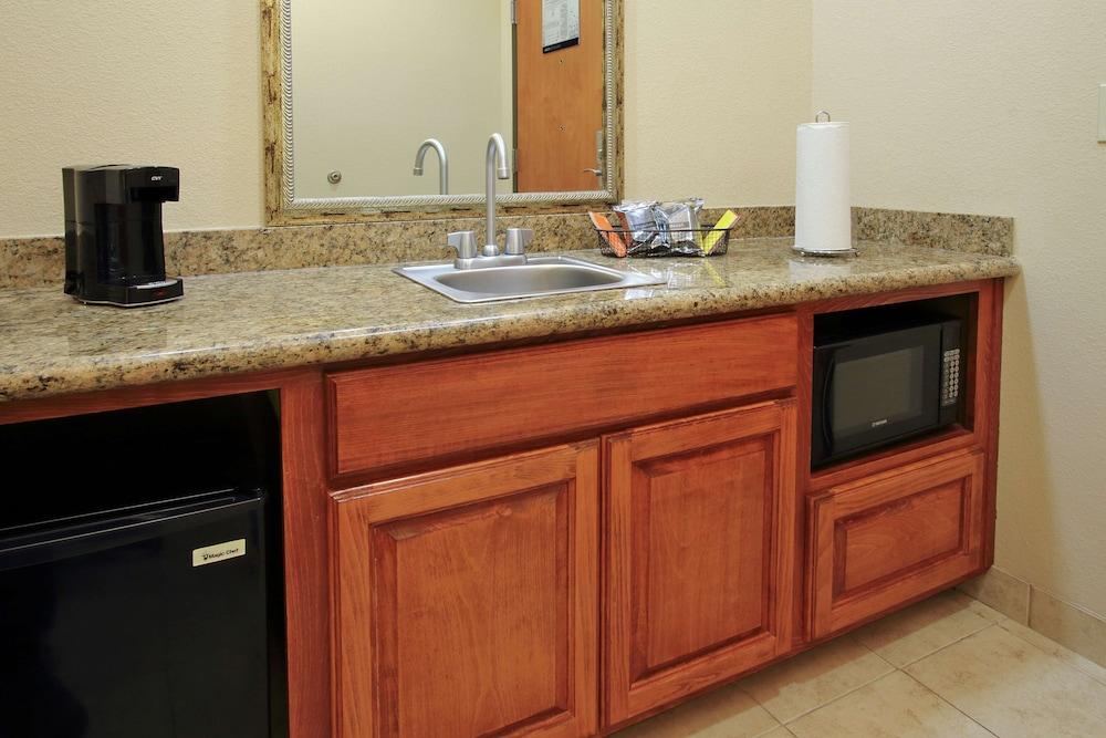 Hampton Inn & Suites Buffalo photo 16