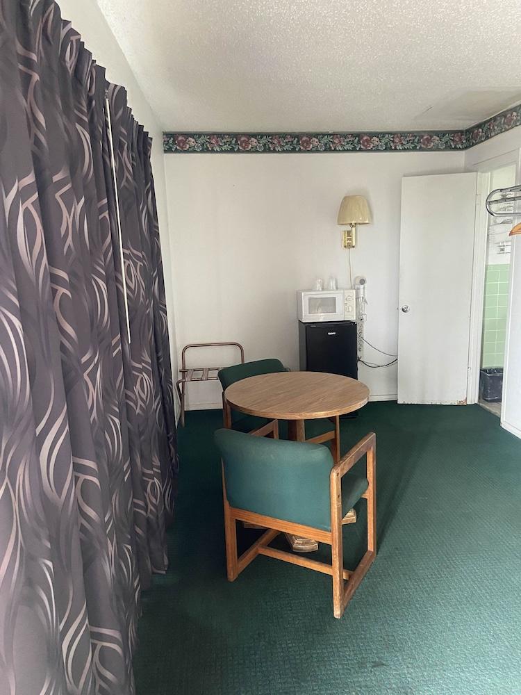 Sundown Inn photo 6