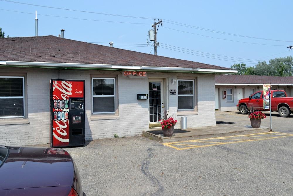 Innkeeper Motel photo 68