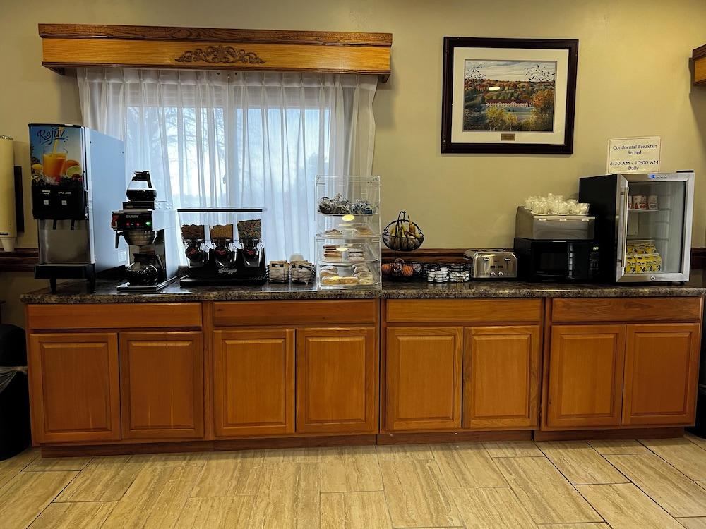 Magnuson Hotel Country Inn photo 12