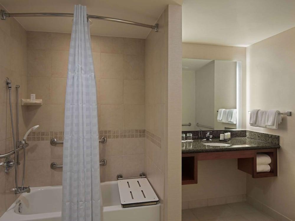 Embassy Suites Hotel Winston-Salem photo 27