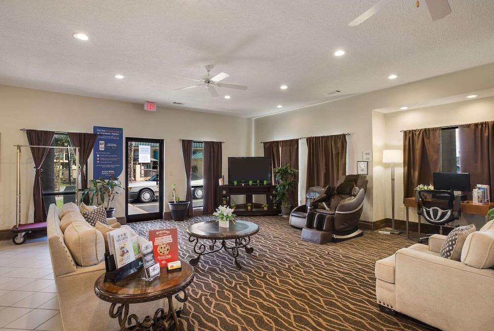 Econo Lodge Inn & Suites Hardeeville I-95 photo 6