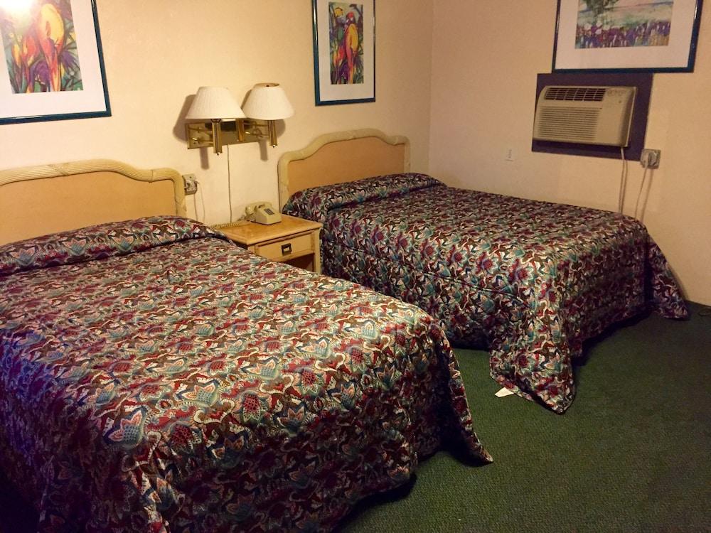 Cadillac Motel Fanning Springs photo 13
