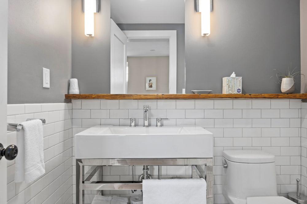 Howard Hotel photo 31