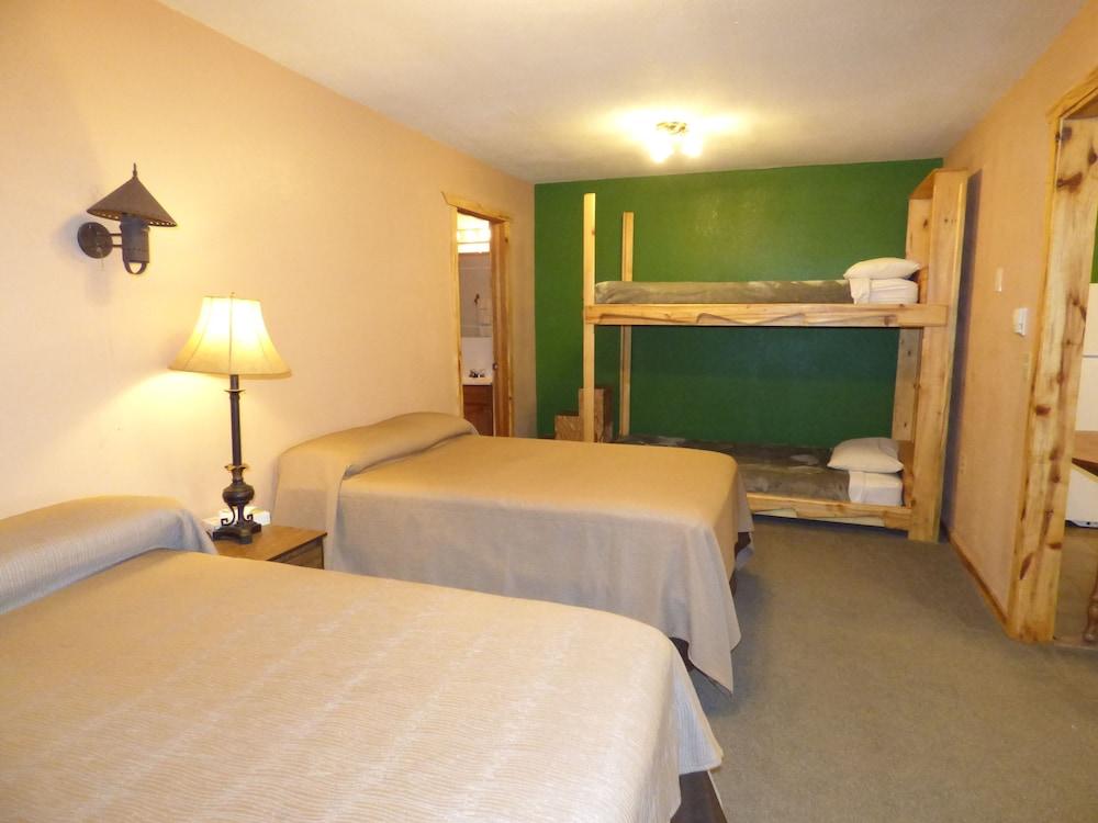 The Hitching Post Hotel and Farm Store photo 3