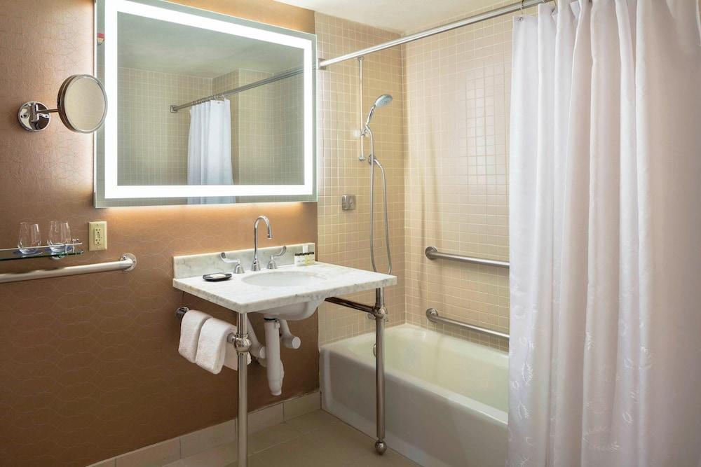 Sheraton Commander Hotel photo 54