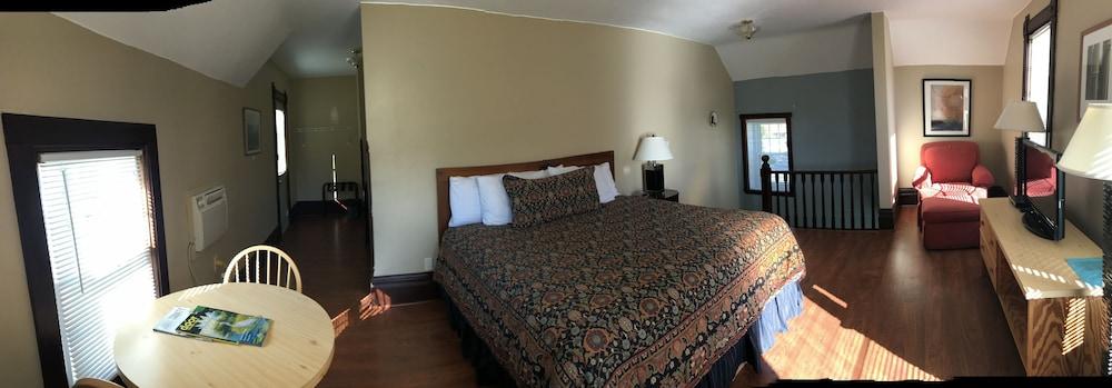 Harbor Light Inn photo 22