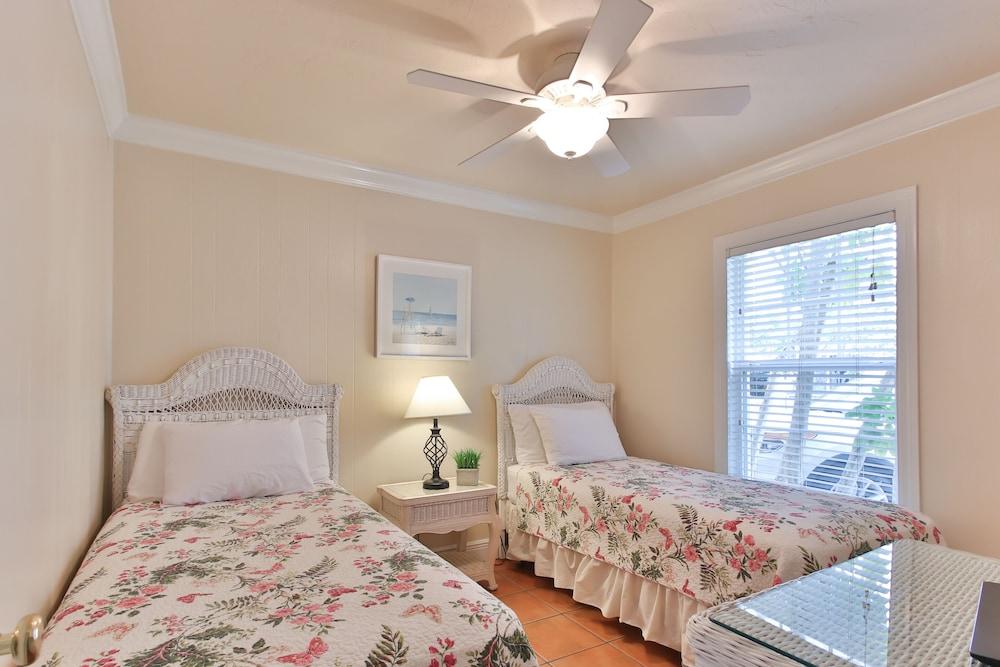 Tortuga Inn Beach Resort photo 87
