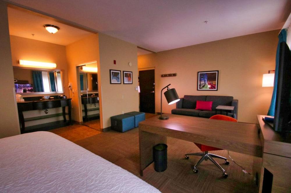 Hampton Inn & Suites Jacksonville - Beach Blvd/Mayo Clinic photo 9