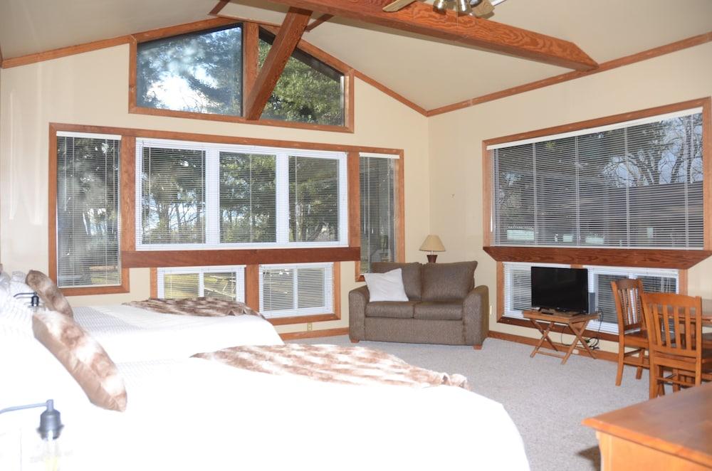 Bent Mountain Lodge photo 52