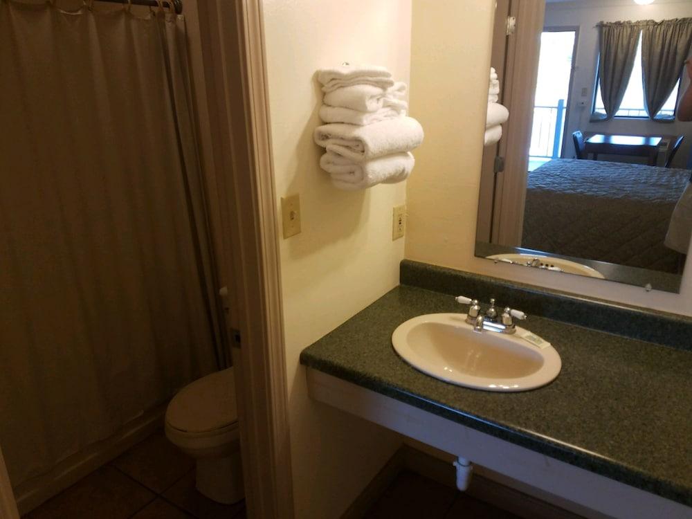 Traveler's Choice Motel photo 9