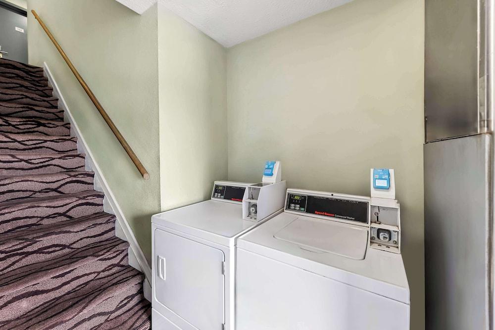 Americas Best Value Inn Marion, OH photo 35