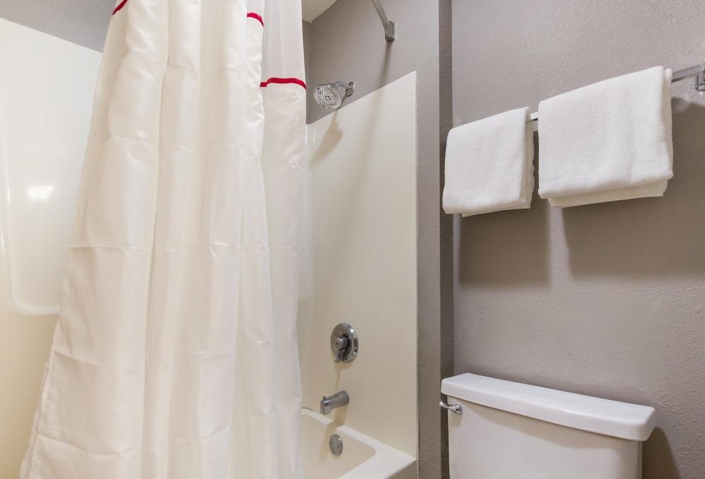 Red Roof Inn Lawrenceburg photo 26