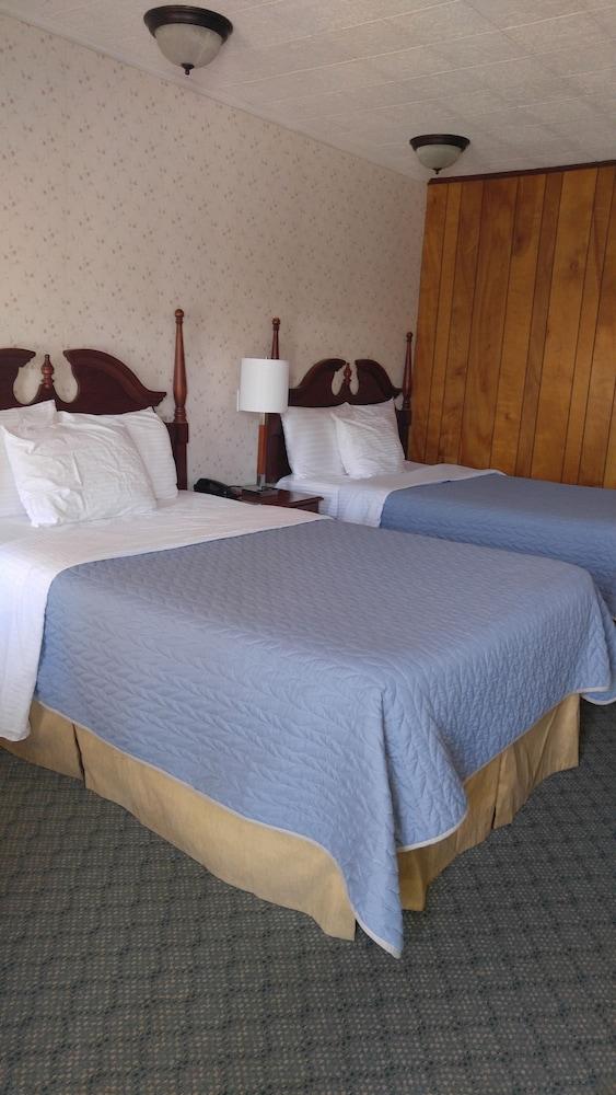 RoseWood Inn photo 61