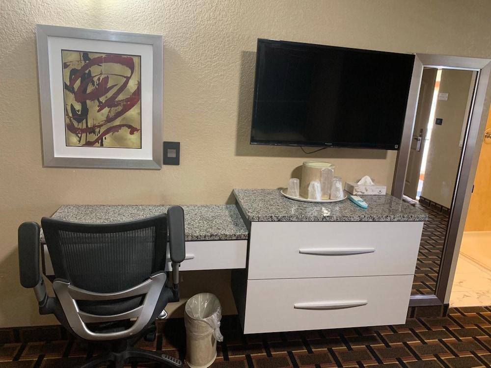 Budget Inn photo 13
