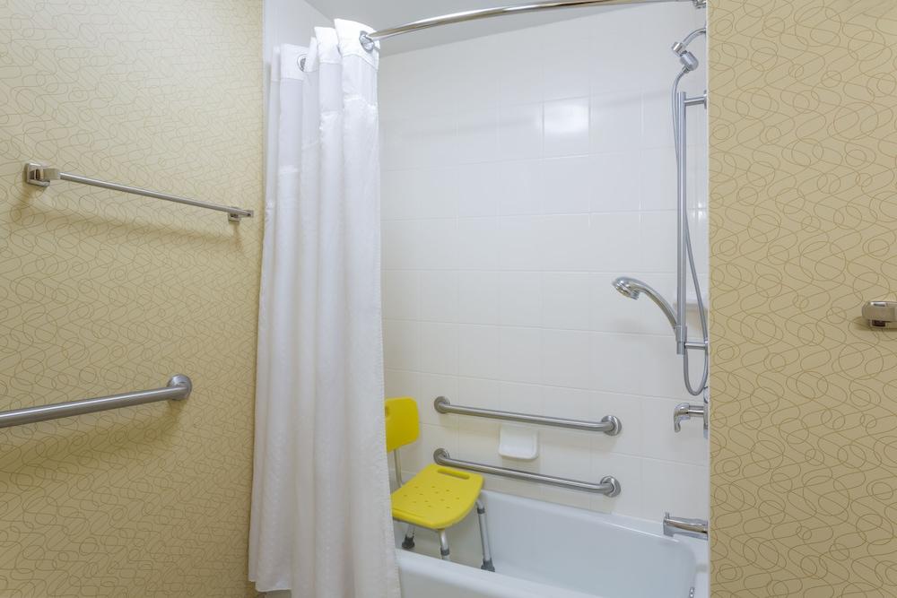 Holiday Inn Express Tower Center by IHG photo 12