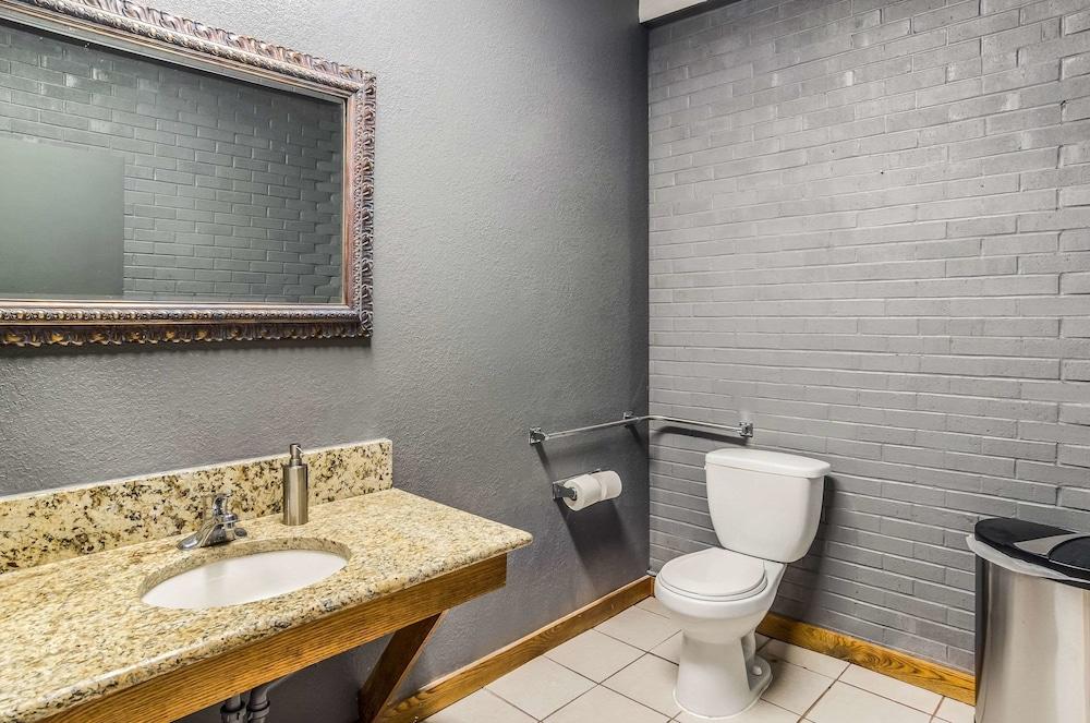 Quality Inn Buffalo photo 28