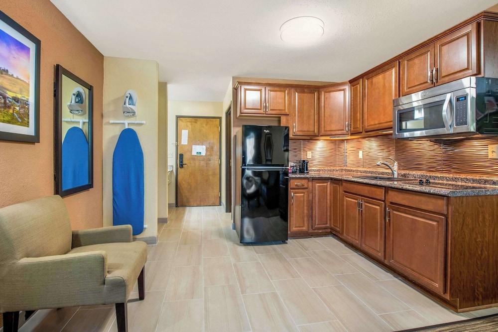 Quality Inn & Suites Brandenburg - Fort Knox photo 12