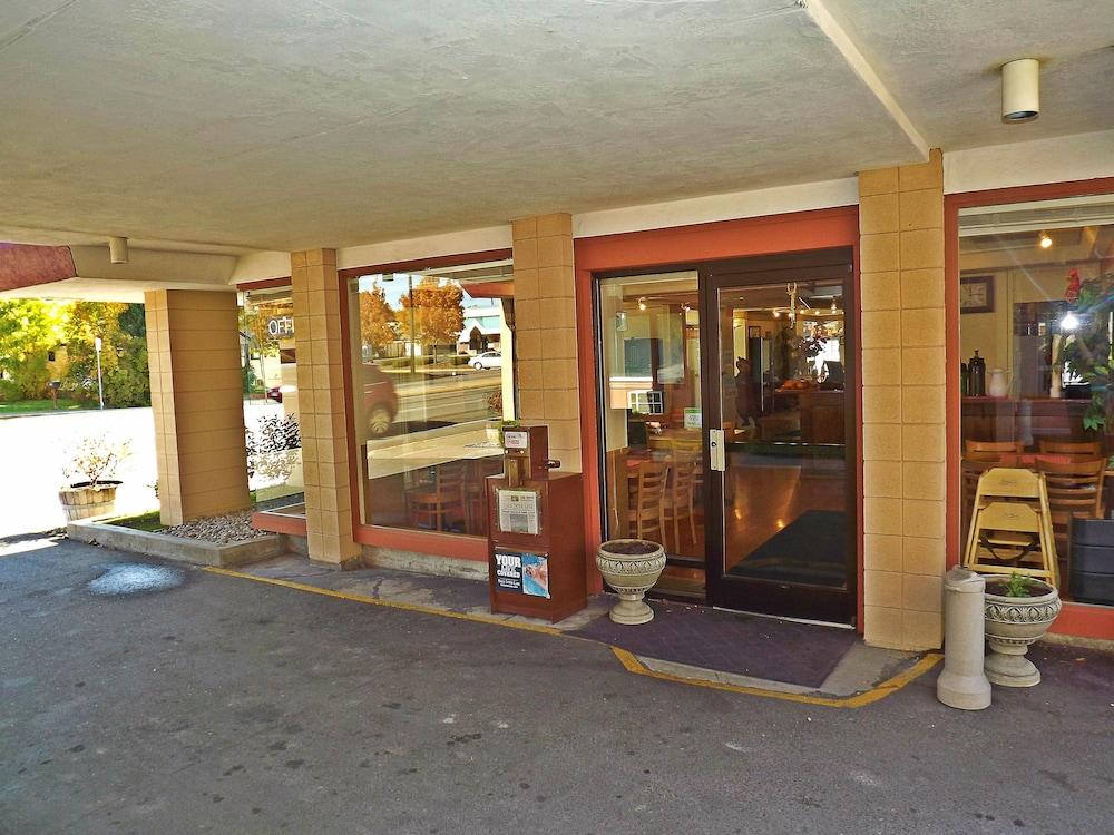 Travelodge by Wyndham Kalispell photo 11