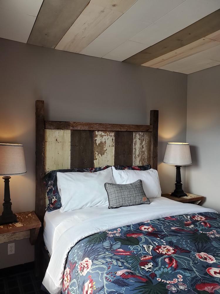 Vintage Block Inn & Suites photo 13