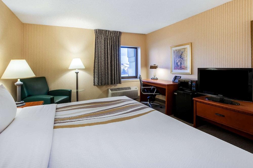 La Quinta Inn by Wyndham Detroit Southgate photo 22