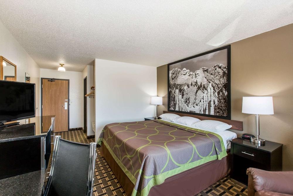 Super 8 by Wyndham Wayne photo 3