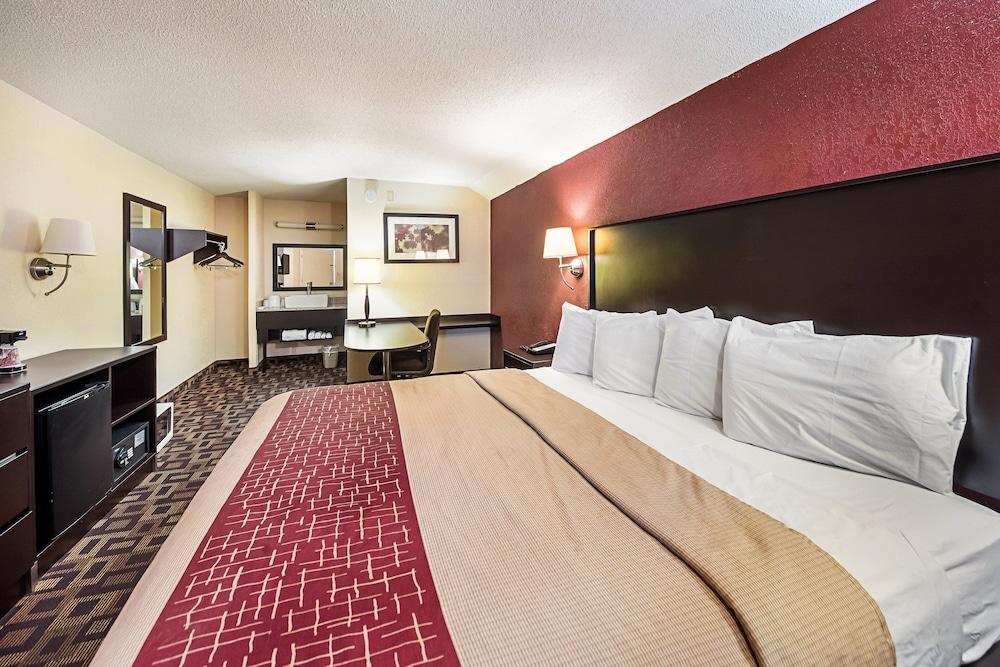 Red Roof Inn Anderson, IN photo 9