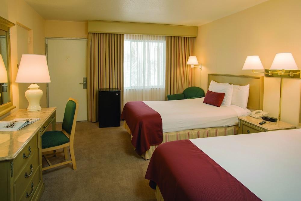 Sandcastle Resort at Lido Beach photo 36