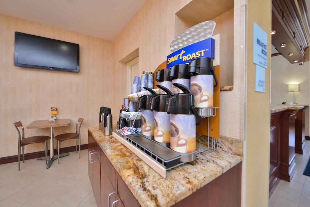 Holiday Inn Express Laguardia Airport, an IHG Hotel photo 34