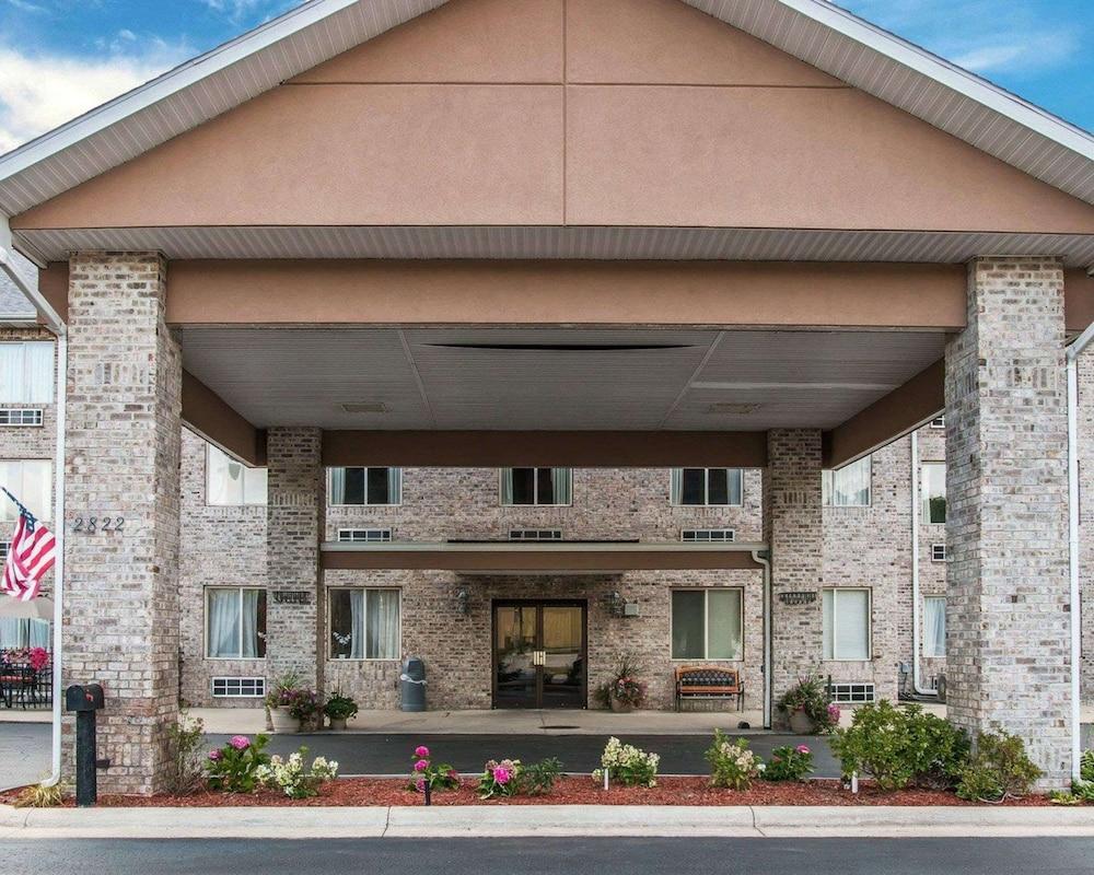 Comfort Inn Whitehall near Michigan's Adventure photo 21