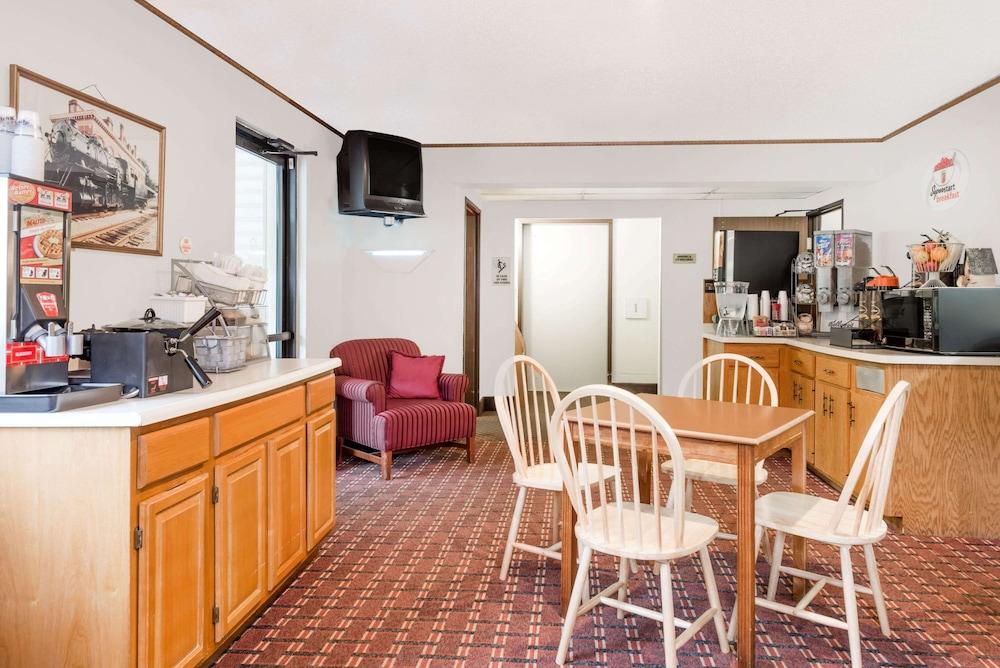 Super 8 by Wyndham La Vale/Cumberland Area photo 23