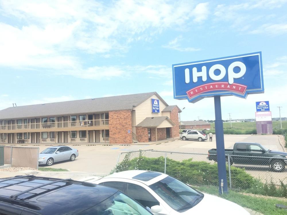 Americas Best Value Inn Garden City photo 8