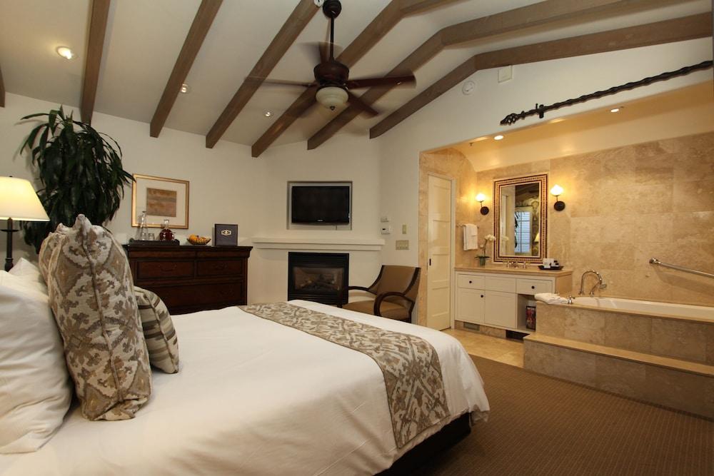 Cypress Inn photo 56